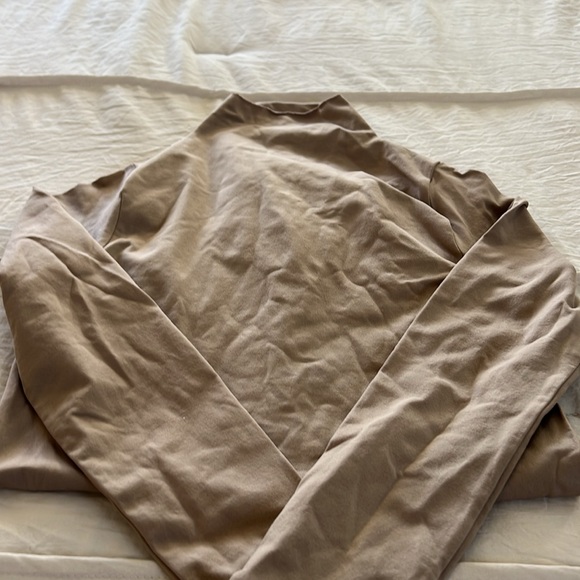 Skims Essential Mock Neck Long Sleeve Bodysuit - Picture 7 of 8